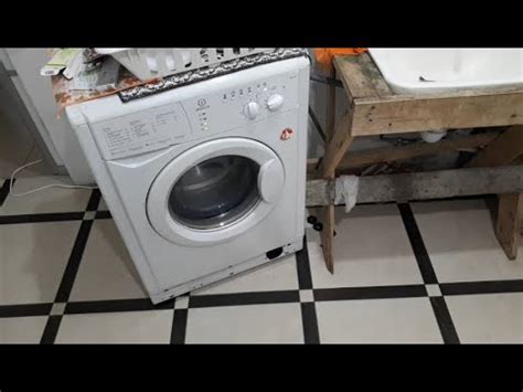 Indesit WISL 92 - final spin after intensive rinse - YouTube