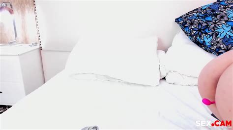 She Masturbates With Her Dildo Penetrating Her Pussy