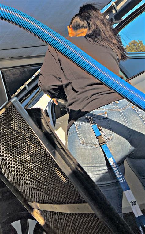 Salvadorian MILF Tight Jeans Forum