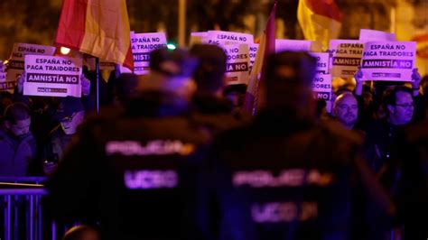 Los Policías Se Preparan Para Una Nueva Ofensiva Del Gobierno Contra La