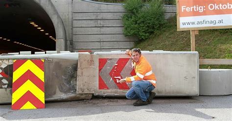 Pkw Lenker Kracht Gegen Tunnelwand Fahrerflucht Salzburg