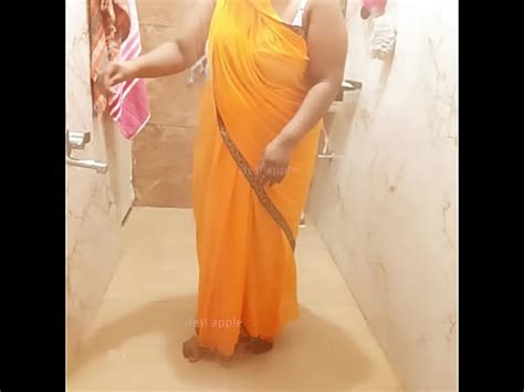 Criada india bañándose en sari XVIDEOS