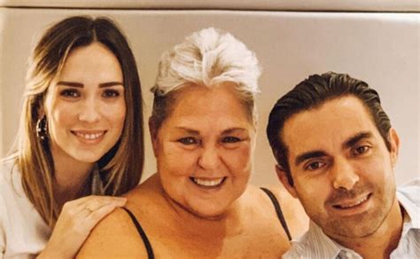 4 Hot Sexy Charito Ruiz De Vargas Bikini Pics