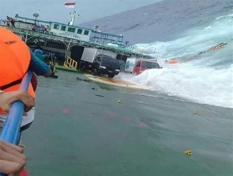 Km Lestari Maju Tenggelam Di Perairan Selayar