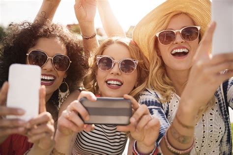 The Ultimate Sunglasses Guide For Outdoor Concerts And Music Festivals Ticketmaster Blog