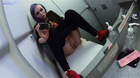 Sia Siberia Jerking Off My Pussy In The Airplane And Cum