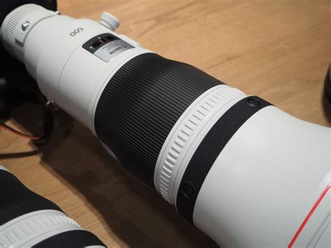 canon ef mm fl  iii usm hands   ephotozine