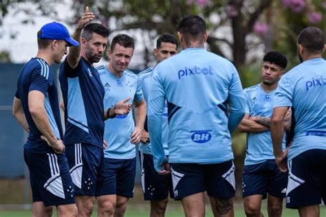 Paulo Pezzolano Prepara Mudan As Para O Pr Ximo Jogo Do Cruzeiro Na