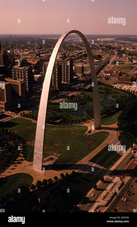 aerial view of Saint Louis Arch Missouri Stock Photo - Alamy