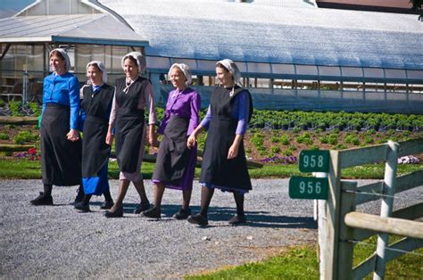 Do the Amish Make Their Own Clothes? (Cultural Guide) – Amish Baskets