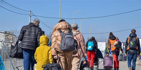 Fl Chtlinge Im Markt Burkardroth Sandro Kirchner Sabine Dittmar Und