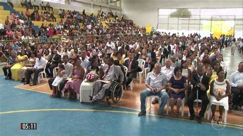 Vídeo Cerimônia de casamento coletivo reúne 243 casais na BA Hora 1 G1