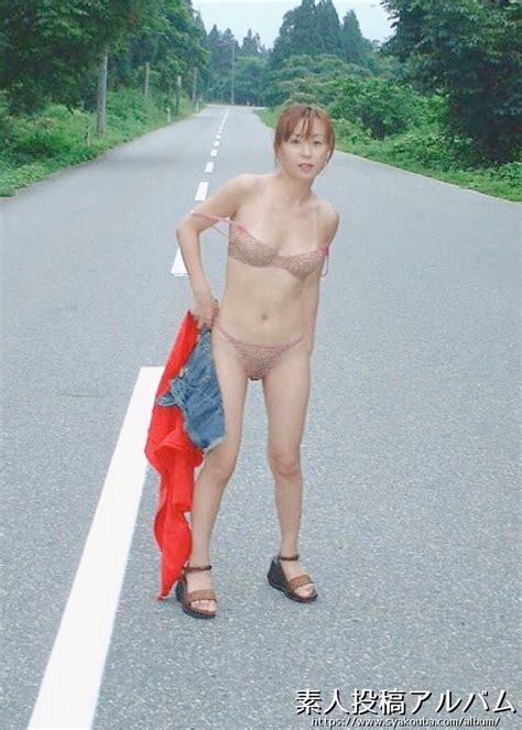 妻の顔出し野外露出 - サラシー | 素人投稿アルバム