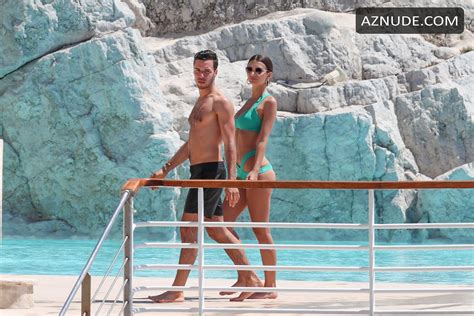 Emily Ratajkowski Seen In A Bikini Around The Pool Of The Eden Roc Hotel During Th Cannes Film
