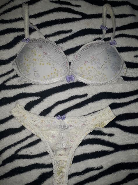 Conjunto Calcinha Fio E Suti Bojo Lingerie Feminina Duzani Usado