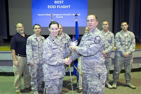 Lt Col Riordan Smith Presents Msgt Fleming The Smsgt Stryzak Award