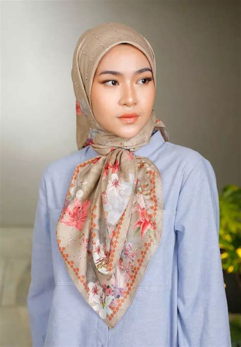 Jual ZOYA Zoya XIANA Scarf Light Brown Kerudung Hijab Segiempat Motif