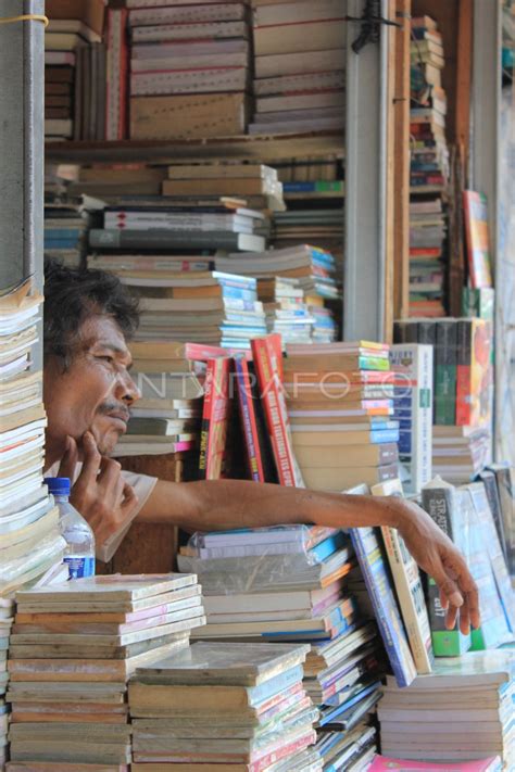 Penjualan Buku Bekas Menurun Antara Foto