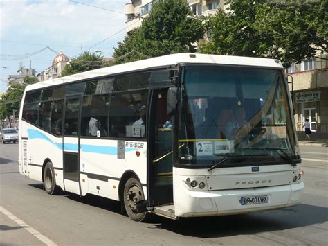 Doi copii au fost agresați într un autobuz de un bătrân cu o foarfecă