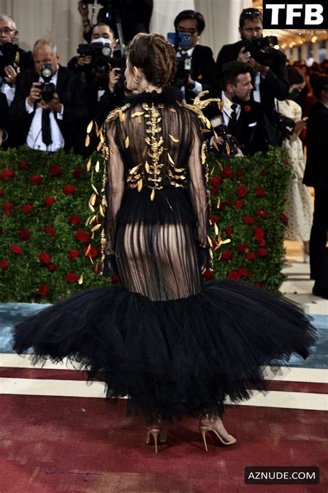 Louisa Jacobson Sexy Seen Flashing Her Nude Tits At The Met Gala In New