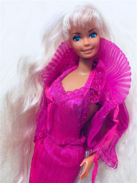 Pretty Reflections Beauty Secrets Barbie. 1980s. | 1980s barbie dolls ...