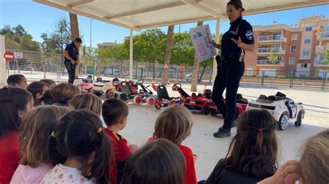 La Policía Local enseña educación vial en el Ceip Las Lomas de Águilas