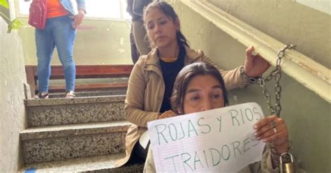 Trabajadores Se Encadenaron Después De Ser Despedidos