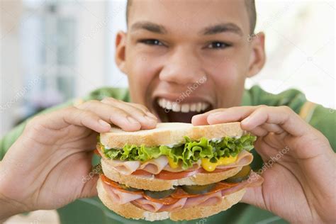 Sandwich Manger Adolescent — Photo 4782288