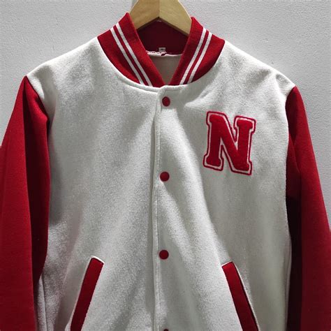 Varsity Jacket Merah Putih Fesyen Pria Pakaian Baju Luaran Di Carousell