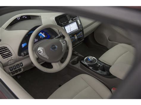 2017 Nissan Leaf: 104 Interior Photos | U.S. News