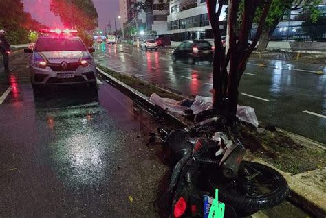 Motociclista Morre Após Perder O Controle Do Veículo E Bater Em árvore