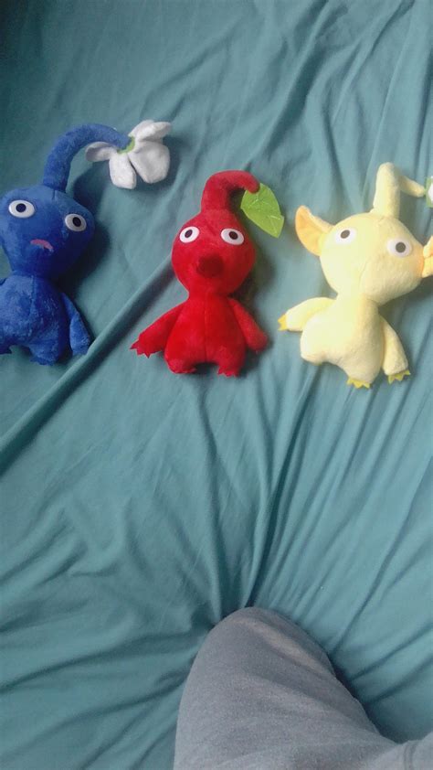 Just got my pikmin plushies! : r/Pikmin