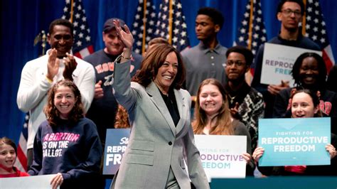 Kamala Harris En Pole Position Pour Remplacer Biden Dans Une Campagne