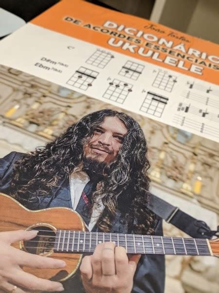 Livro Dicionário de Acordes Essenciais para Ukulele Loja Ukulele Brasil