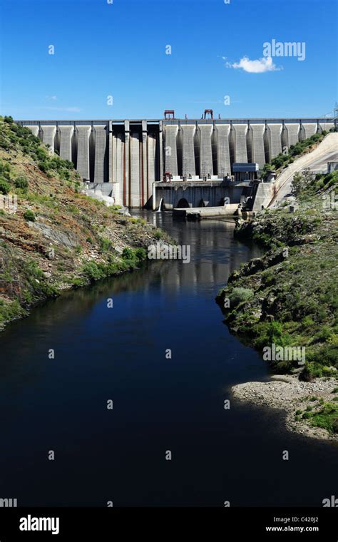 The dam at the Lake of Alcantara (Embalse de Alcantara) at Alcantara in ...