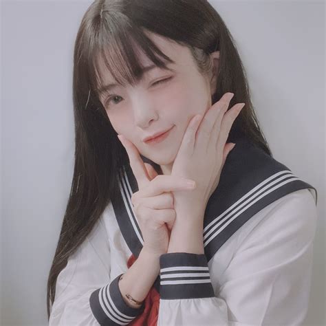 Được fan inbox kín để hỏi làm sao trở thành nam chính hot girl phim 18 gây sốc khi tận tình