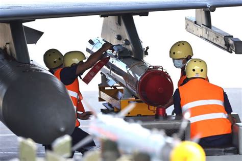 中共圍台軍演天天跨越海峽中線 空軍今秀f 16v潛力裝掛戰力