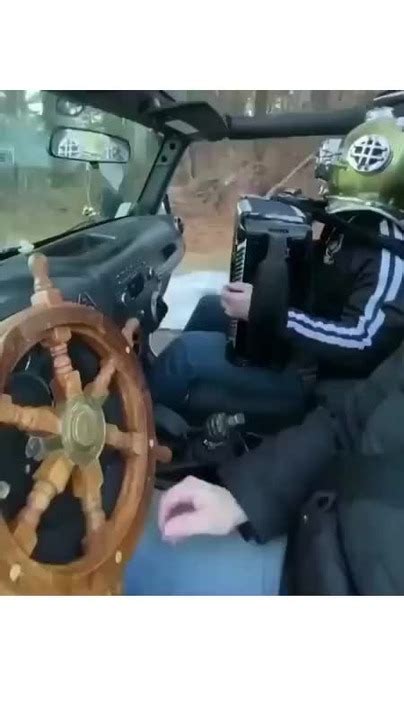 Drunken Sailor en un auto épico Meme subido por Soycuentabait