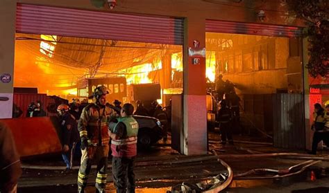 Se Registra Un Incendio En Fábrica De Libros En Azcapotzalco