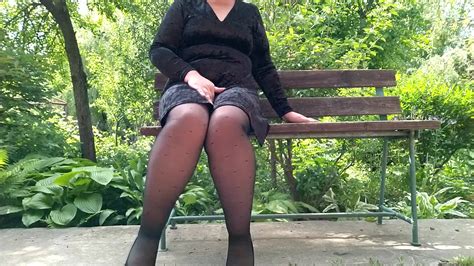 Mischievous Milf In Pantyhose Peeing In The Park On A Bench Rear View Hotntubes