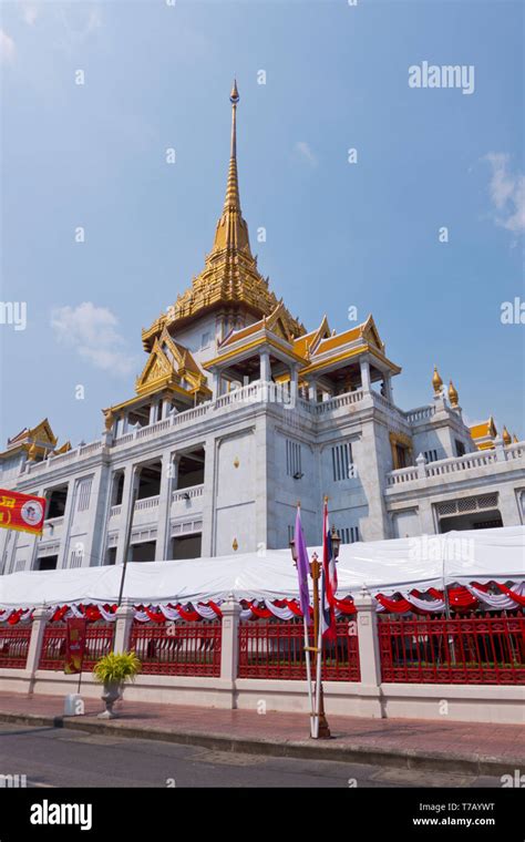 Wat Traimit, Bangkok, Thailand Stock Photo - Alamy