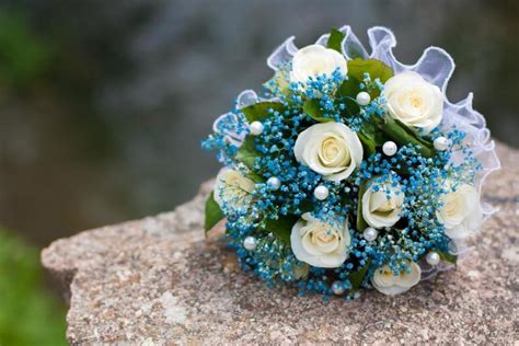 Brautstrauß mit weißen Rosen Heiraten mit braut de