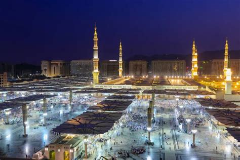 La Mezquita Del Profeta En Arabia Saudita Medina Es Una De Las