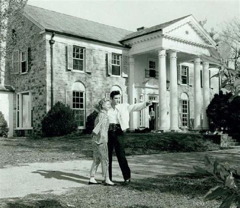 Inside Elvis Presley’s Graceland Mansion | Graceland, Elvis presley ...