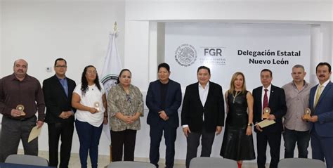 Entrega FGR reconocimientos a servidores por su antigüedad