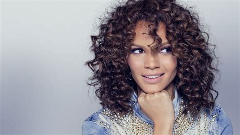 Leslie Grace Da Una Primera Probadita De Su Nuevo Estilo Con Aire