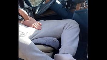 Hippie divirtiéndose en el coche en público XVIDEOS