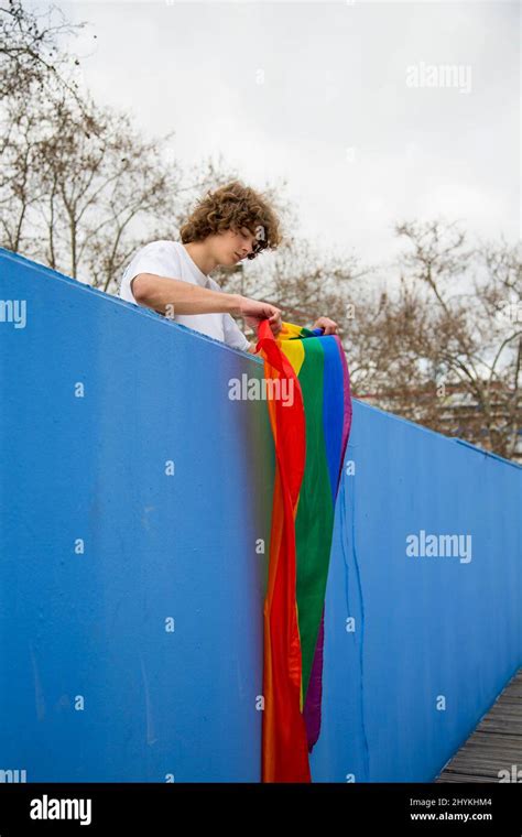 Young gay boy Fotos und Bildmaterial in hoher Auflösung Alamy