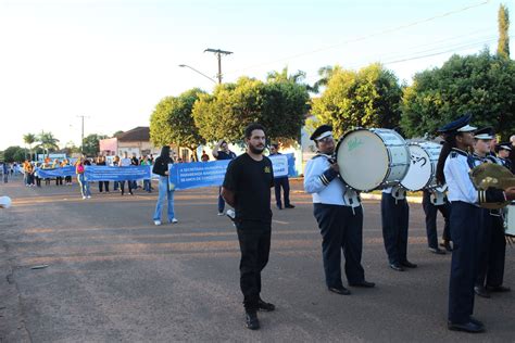 Confira as fotos do Desfile Cívico do aniversário de Bandeirantes