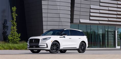 features    lincoln corsair suv